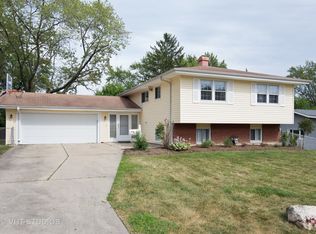1545 Dennison Rd, Hoffman Estates, IL 60169