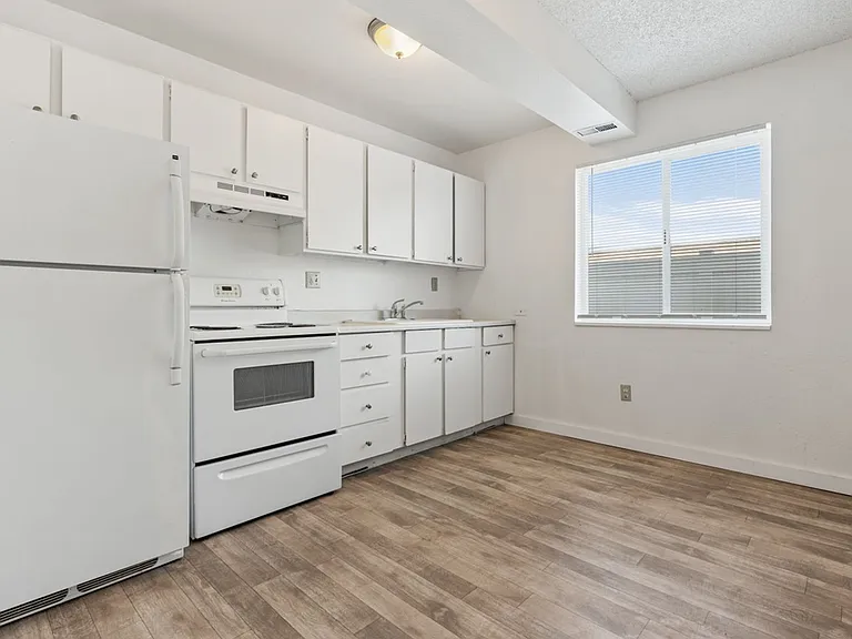 Westview Apartments — Photo 20