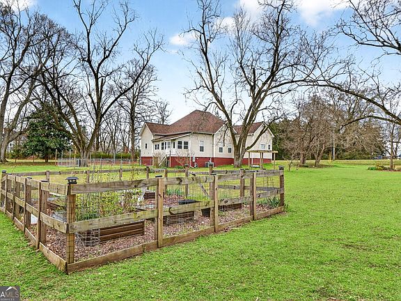 3rd image of 38 Bowden St