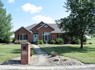 10020 Hickory Ln, Bartelso, IL 62218