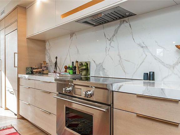 5th image of 2660 Peachtree Rd NW APT 6H