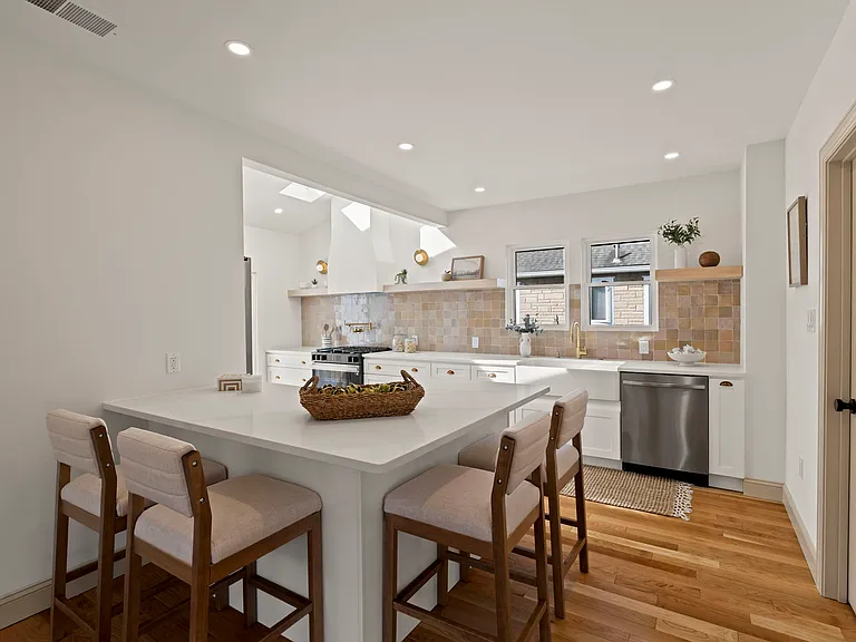 20 E Oakland Ave E — Photo 12