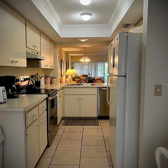 Longmeadow — Photo 6