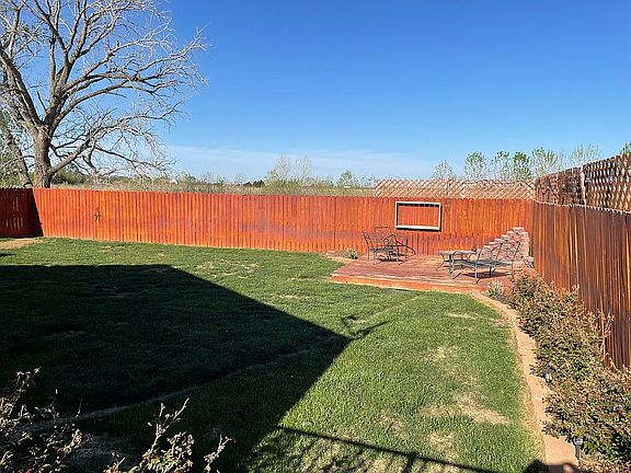 4th image of 801 Hillcrest Dr
