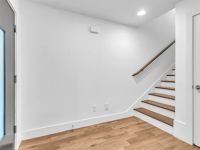 4934 Camdale — Photo 2