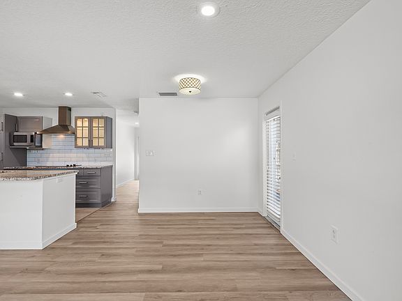 5th image of 844 Huntington Ct