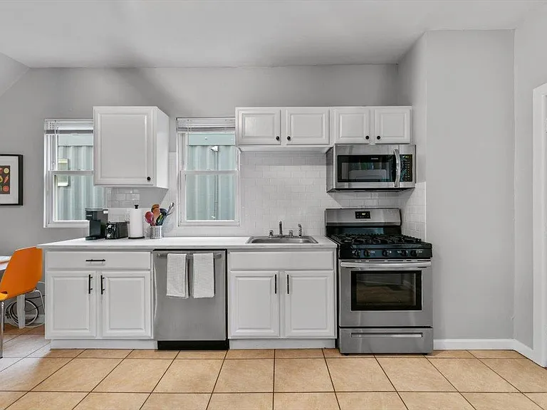 58 Vernon St #1 — Photo 15