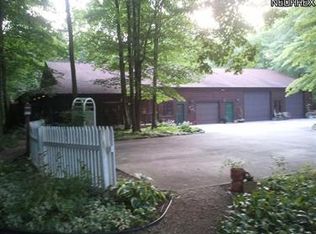 9422 Baumhart Rd, Amherst, OH 44001