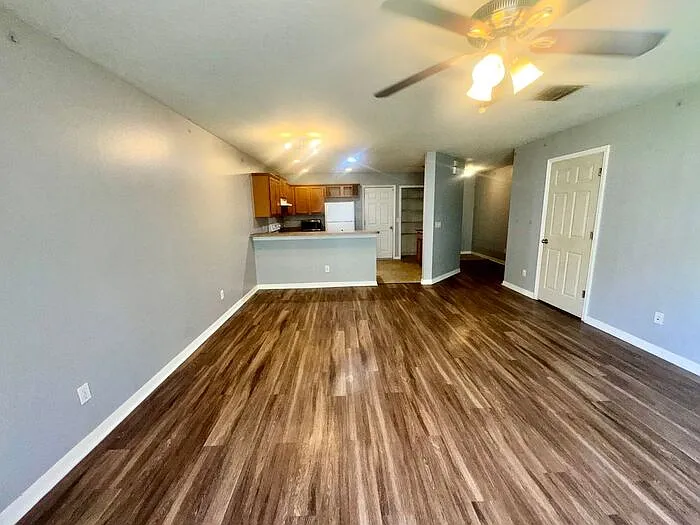 533 Cresting Oak Cir — Photo 2