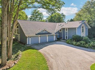 16225 Elderlawn Pkwy, Brookfield, WI 53005