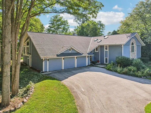 16225 Elderlawn PARKWAY, Brookfield, WI 53005