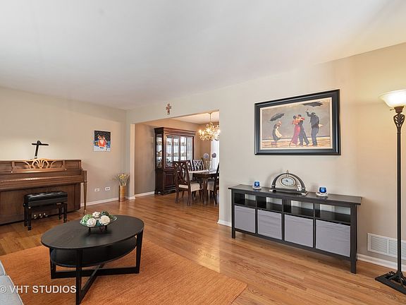 3rd image of 1112 Sprucewood Dr