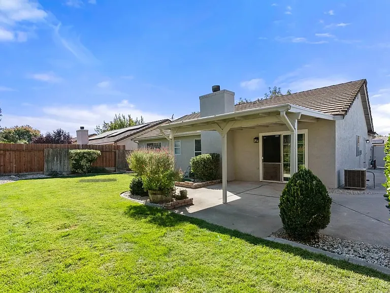 371 Shalako Dr — Photo 13