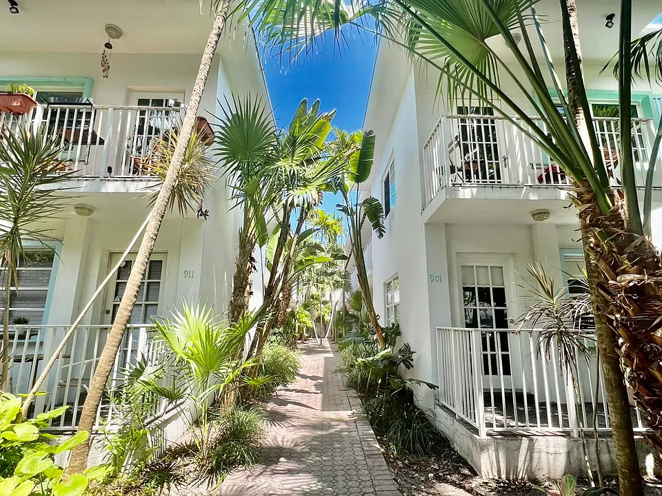 901 Meridian Ave #103