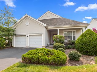 10 Temple Ct, Pennington, NJ 08534