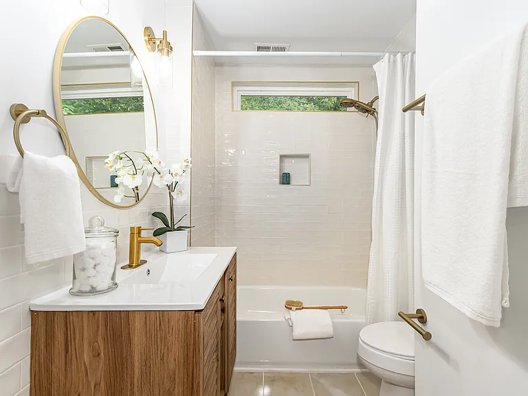 209 E Lavender Ave — Photo 4
