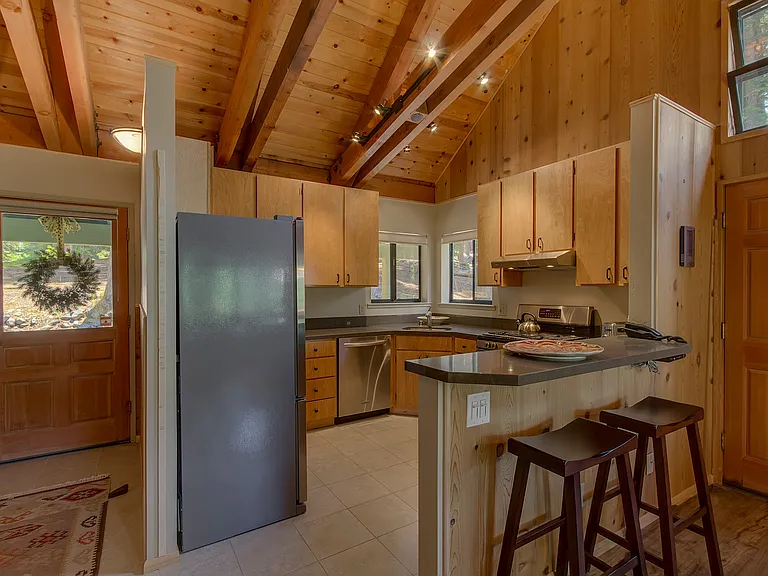 760 Rawhide Dr — Photo 4