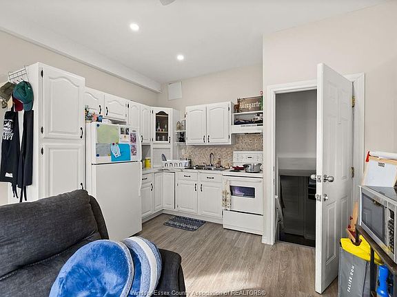 5th image of 1537 Howard Ave