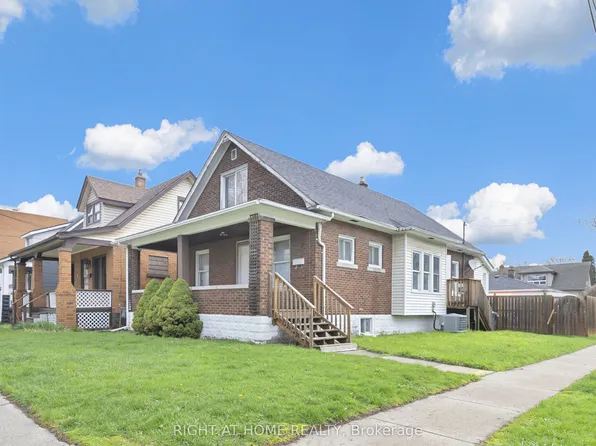 3497 Peter St, Windsor, ON N9C 1J4