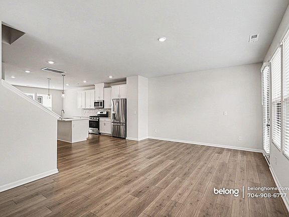 4th image of 1424 Blanche St