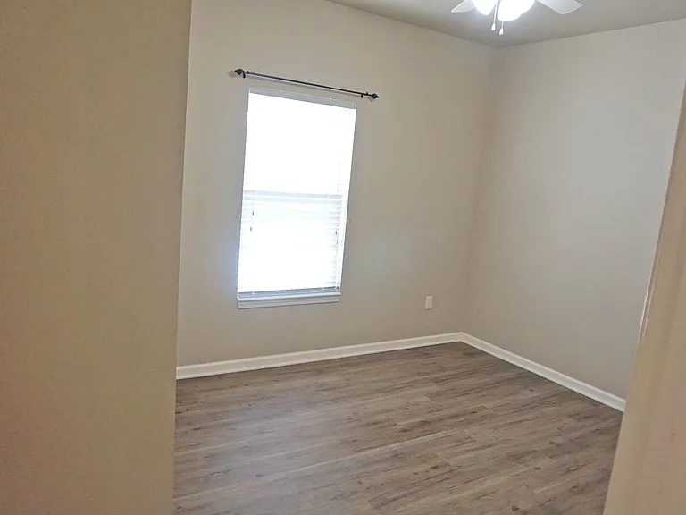 12914 University Cres #2B — Photo 11