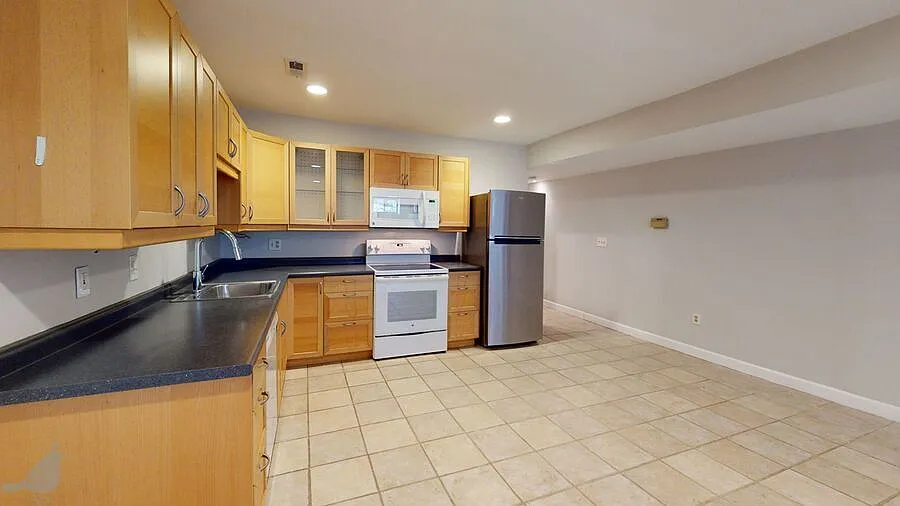 Charming CoHi English Basement! — Photo 4