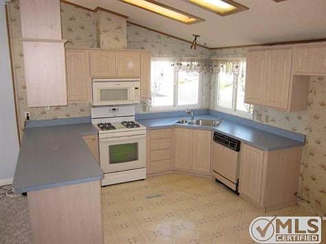 5th image of 1490 Puritan Dr