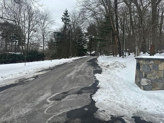 4th image of 7 Glenvue Dr N
