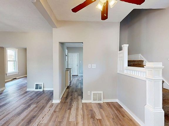 2nd image of 982 Collinwood Ave