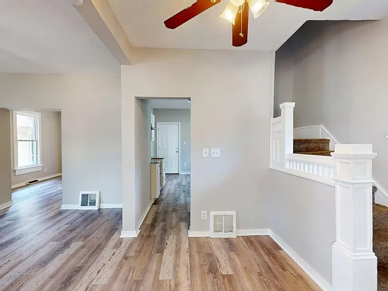 982 Collinwood Ave — Photo 2