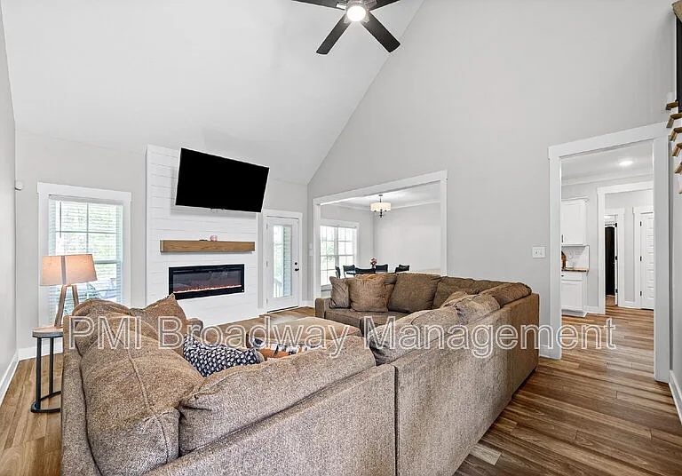 181 Sherlock Dr — Photo 31