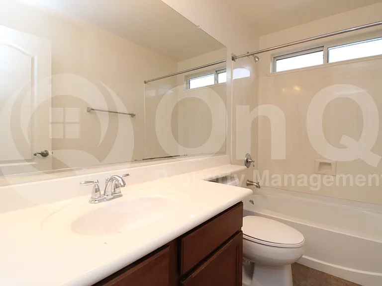 4273 E Oakland St — Photo 16