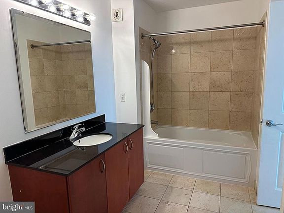 5th image of 901 N Penn St Unit R2405
