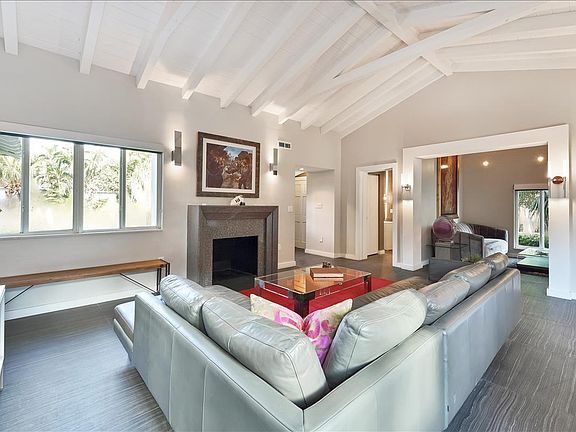 5th image of 7821 Coquina Dr