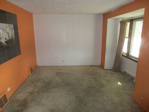 5th image of 9435 Central Ave