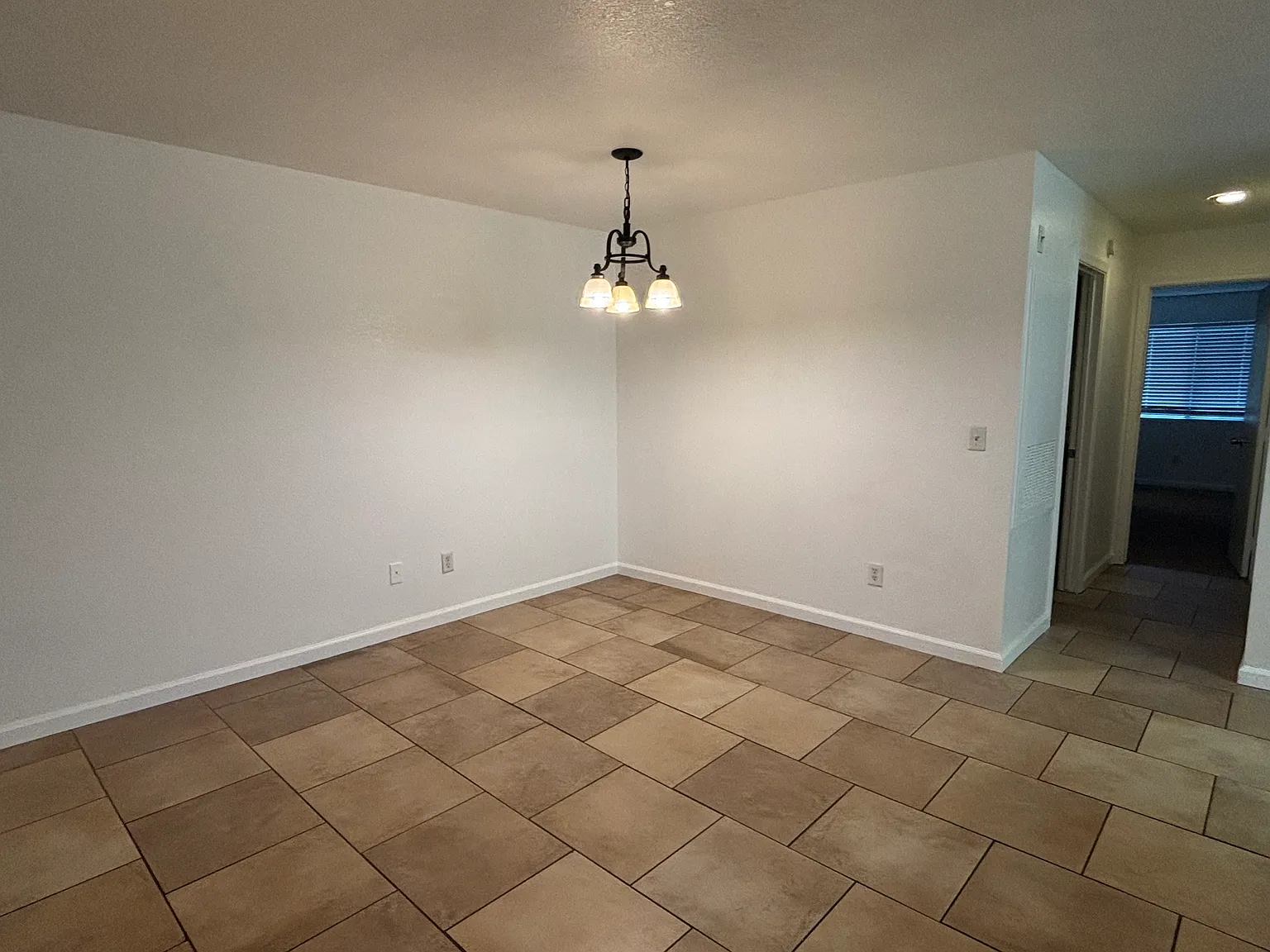 2 bed, 947 sqft, $1,390 — Photo 2