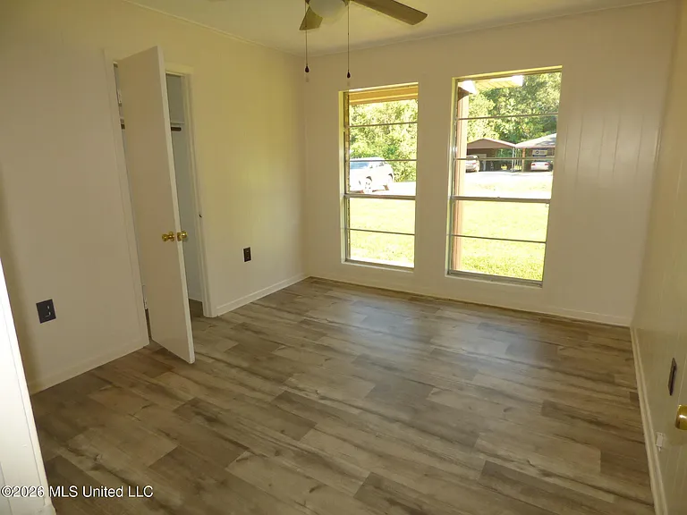 360 Wilson Dr — Photo 4