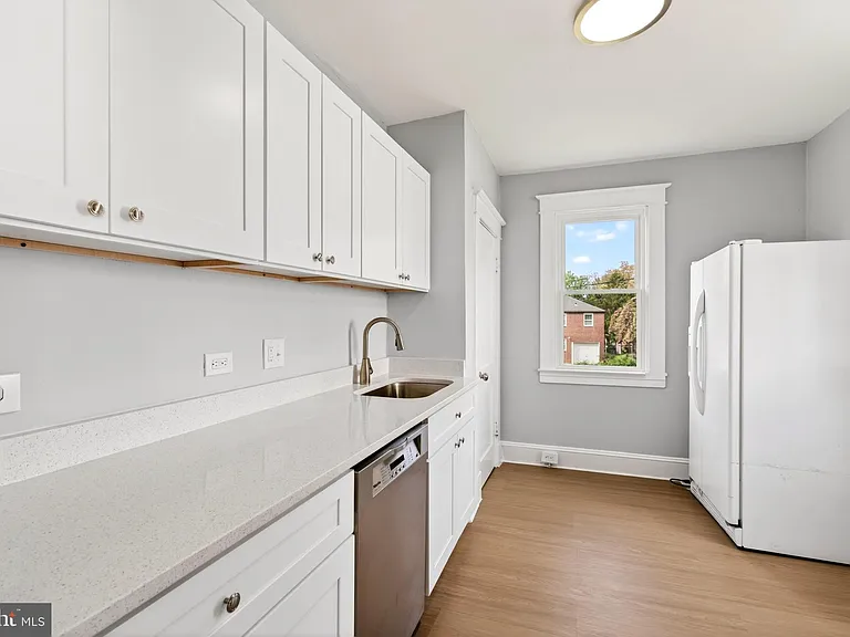29 W Elm Ave — Photo 3