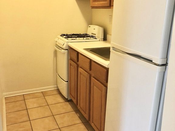 4th image of 305 E 75th St #24A