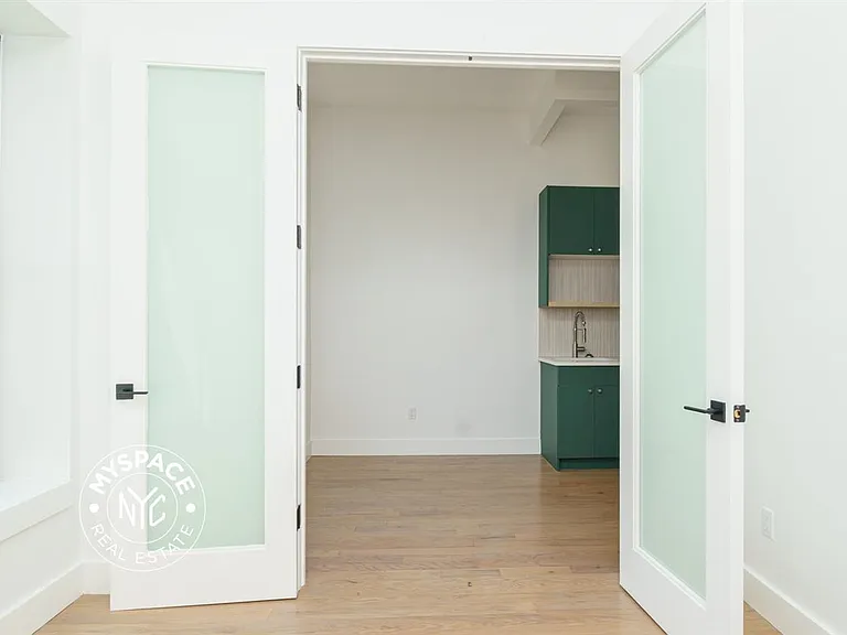 1027 Putnam Ave #4A — Photo 5