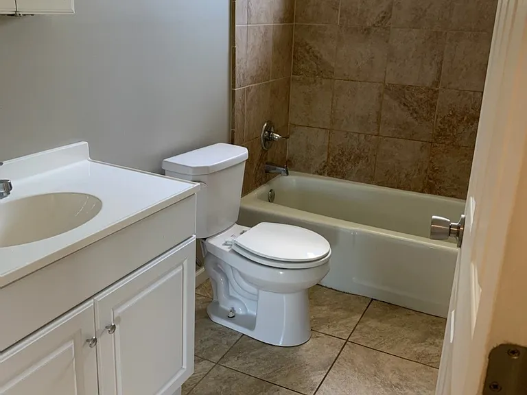 Oakcrest Apartments — Photo 17