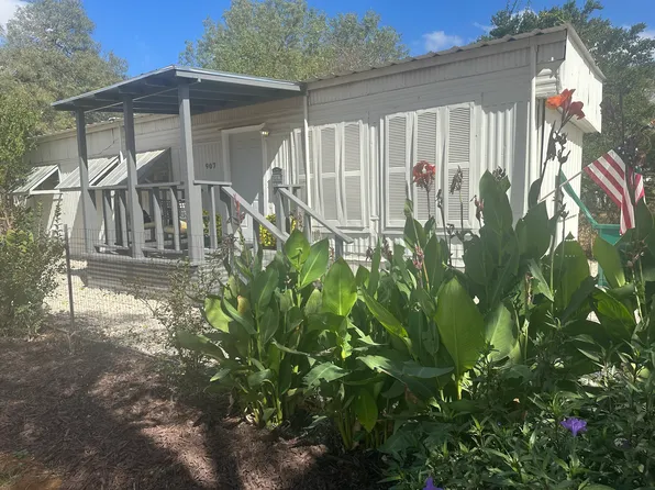 907 Evergreen St, Jourdanton, TX 78026