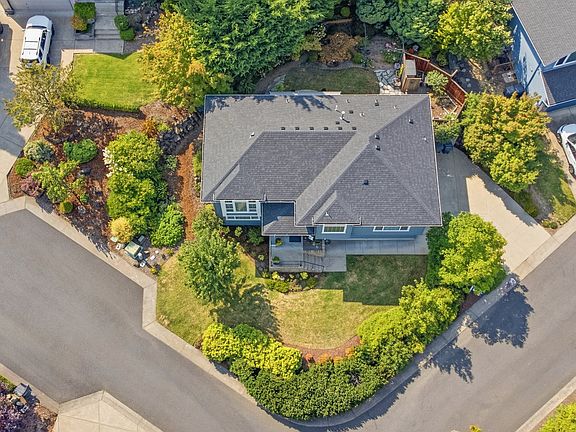 4th image of 3387 Bentley Ave
