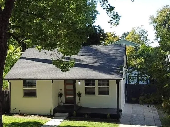 2208 12th St, Sacramento, CA 95818