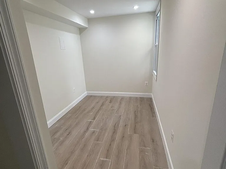 325 V St NE #1 — Photo 16