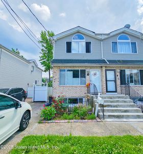 72 Confederation Pl, Staten Island, NY, 10303