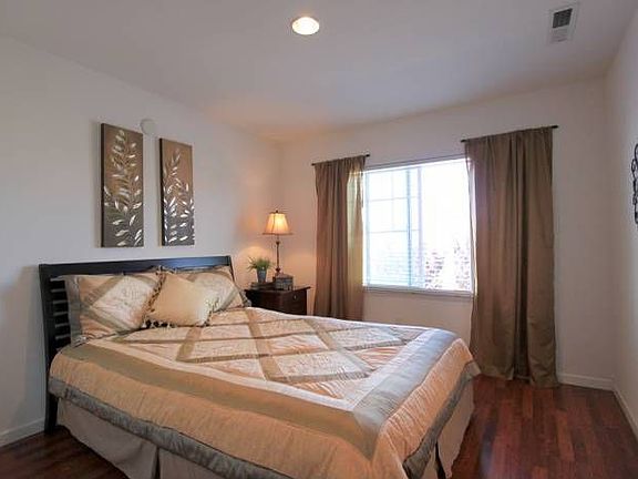 5th image of 4259 Voltaire St