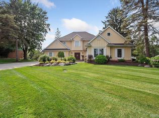3666 Hi Dale Dr, Lake Orion, MI 48360