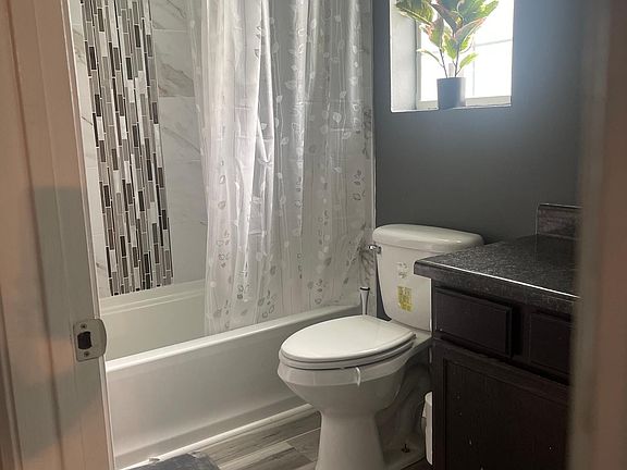 3rd image of 1326 Clara St