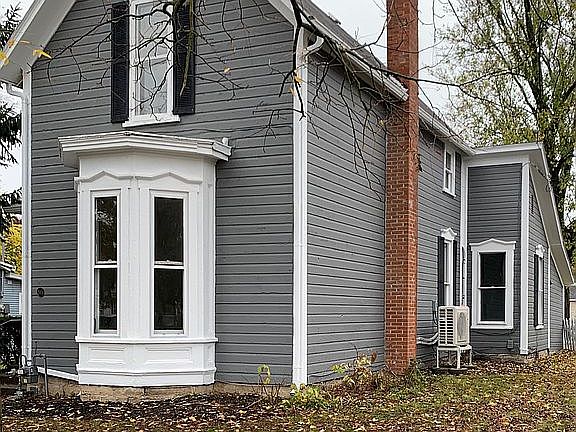 3rd image of 815 E Franklin St